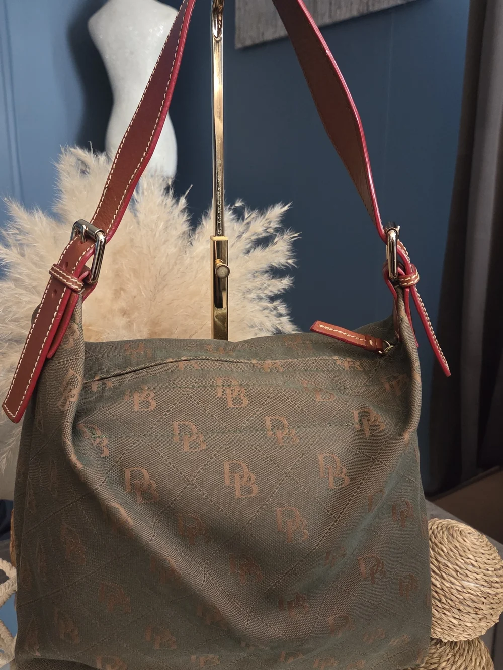 Dooney & Bourke good pre